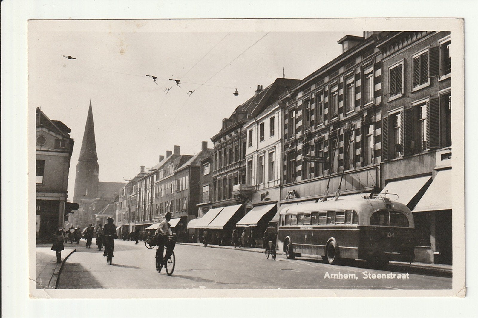 ARNHEM STEENSTRAAT MARTINUSKERK WINKELS GEMEENTE TROLLEYBUS, Ophalen of Verzenden, 1940 tot 1960, Gelopen, Gelderland