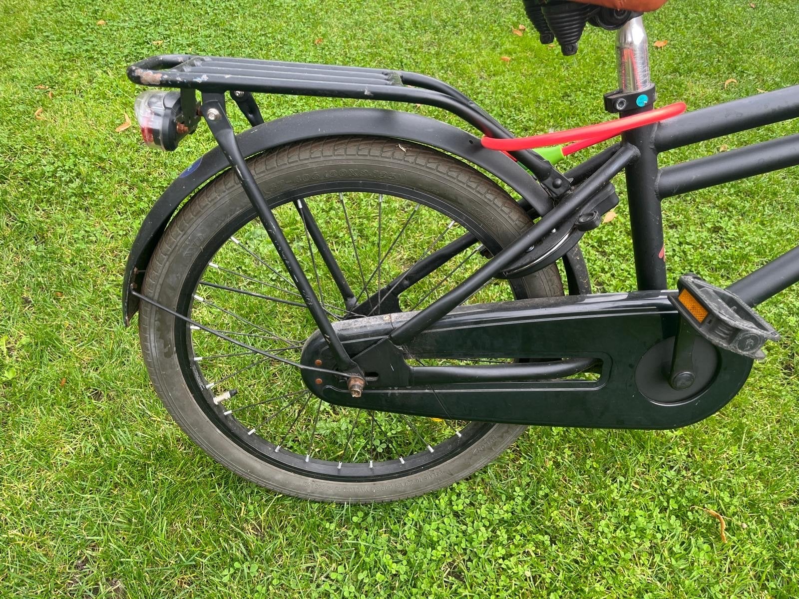 Zwarte SuperSuper kinderfiets met voordrager, Overige merken, Terugtraprem, Gebruikt, Minder dan 49 cm