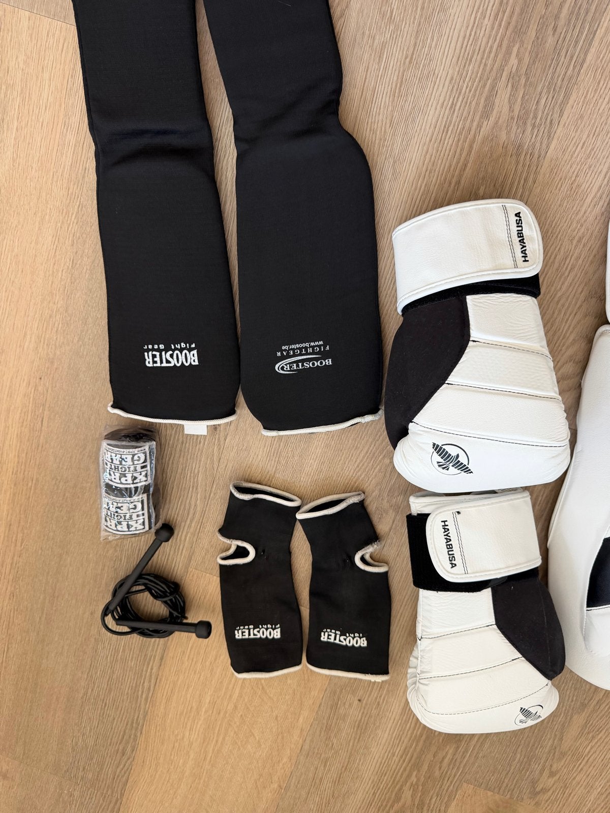 Boksset: Hayabusa handschoenen, scheenbeschermers & meer, Ophalen of Verzenden, Zo goed als nieuw, Bokshandschoenen