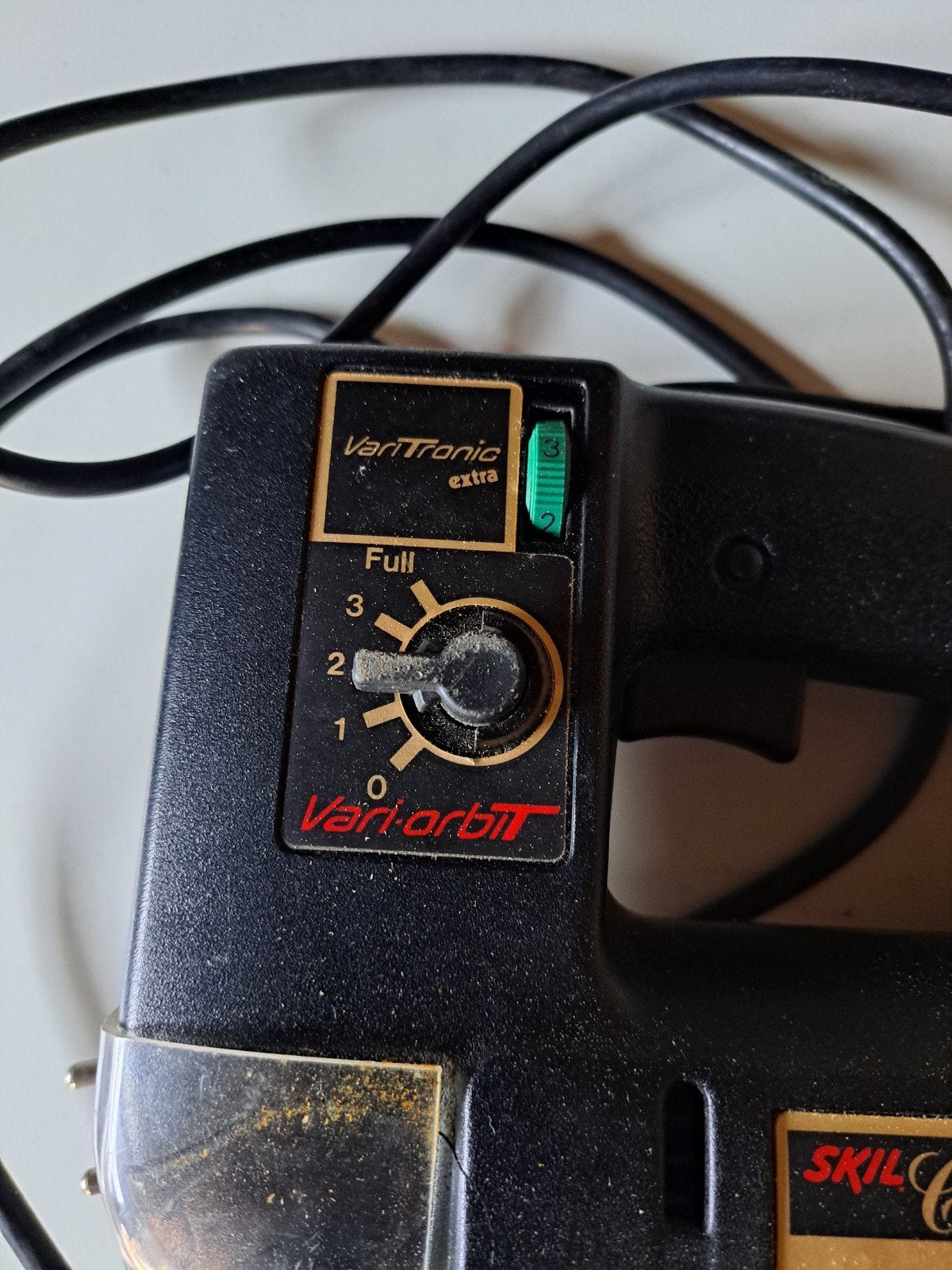 decoupeerzaag en accu boormachine, Ophalen, Boormachine