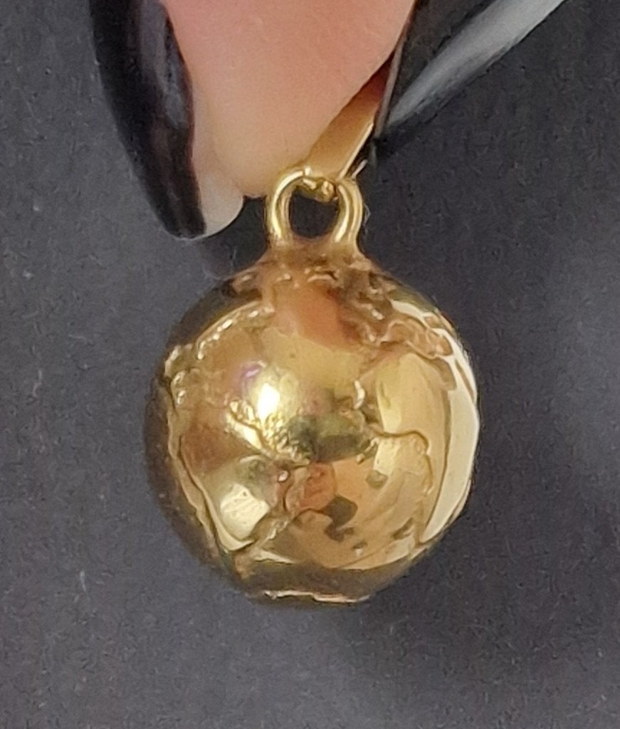 GEZOCHT - HANGER WERELDBOL., Sieraden, Tassen en Uiterlijk, Kettinghangers, Ophalen of Verzenden, Gebruikt, Goud, Overige materialen