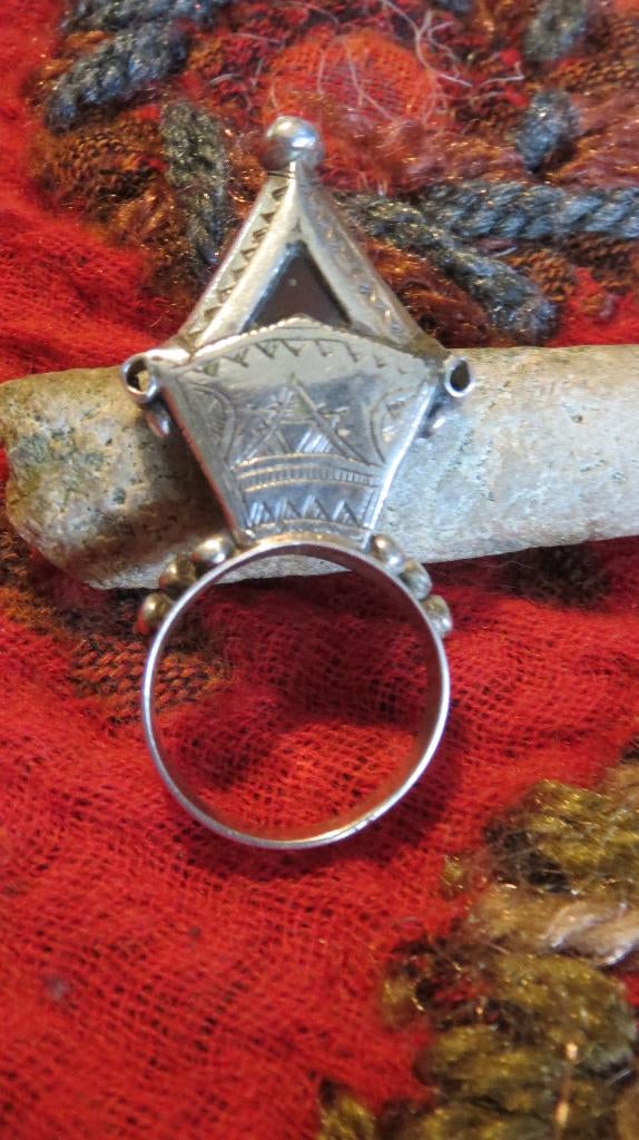 Zilveren Toeareg ring, maat 18, met carneool steen, Sieraden, Tassen en Uiterlijk, 18 tot 19, Verzenden, Nieuw, Dame of Heer