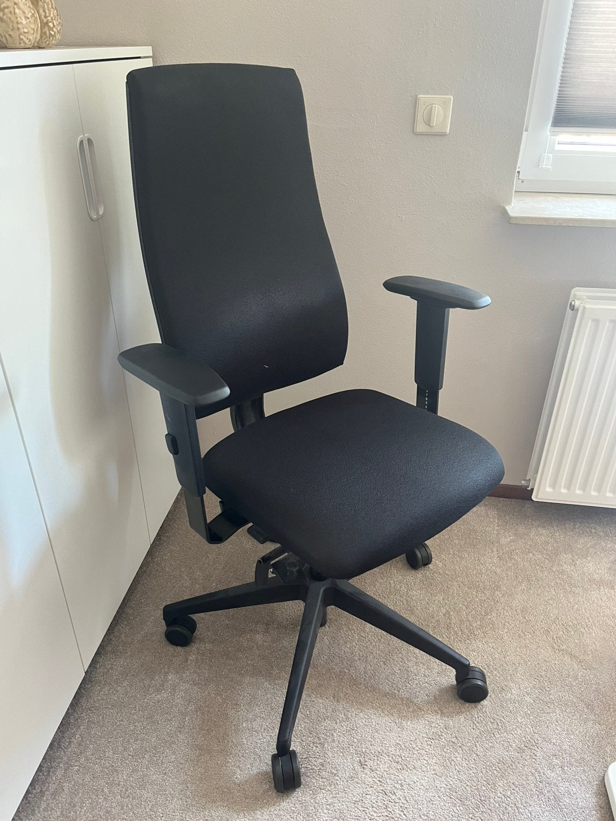 Ergonomische verstelbare bureaustoel, Ophalen, Zo goed als nieuw, Zwart