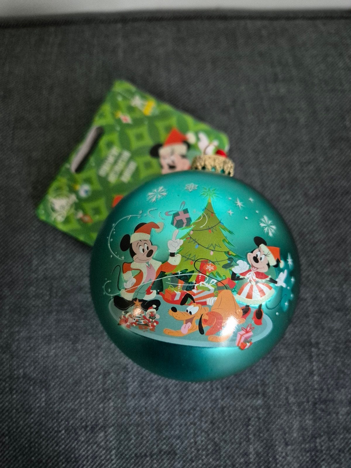 Kerstbal Disney store Mickey en Minnie Mouse Pluto, Verzamelen, Disney, Verzenden, Mickey Mouse, Zo goed als nieuw, Overige typen