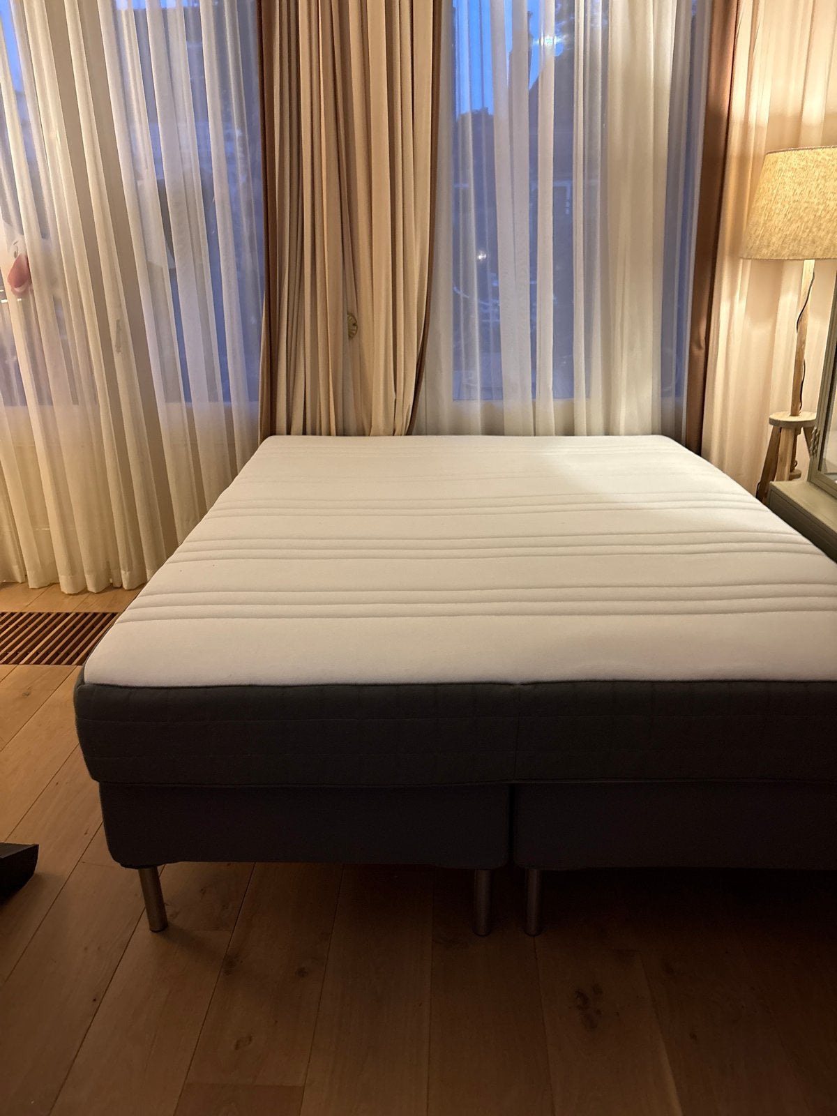 Comfortabel tweepersoonsbed met matras - Zo goed als nieuw, Ophalen, Tweepersoons, 140 cm, Zo goed als nieuw