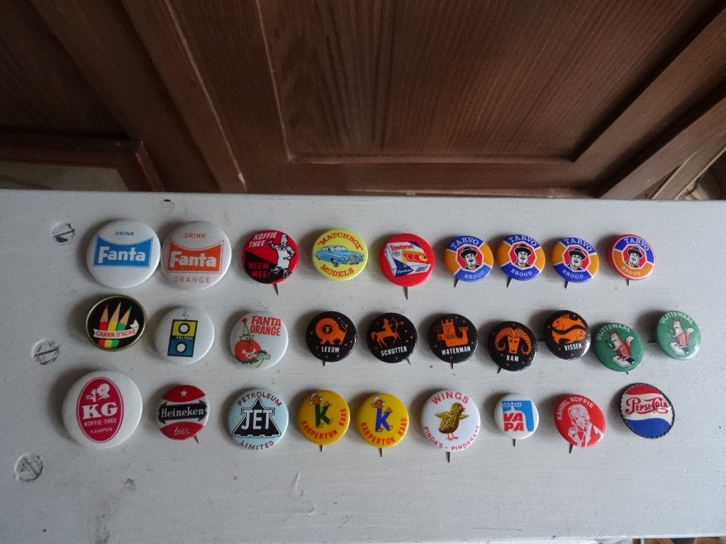 28x Oude button met reclame, Ophalen, Gebruikt, Overige onderwerpen