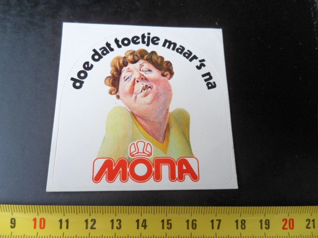 sticker 761 strip MONA doe dat toetje maar 's na, Ophalen, Zo goed als nieuw