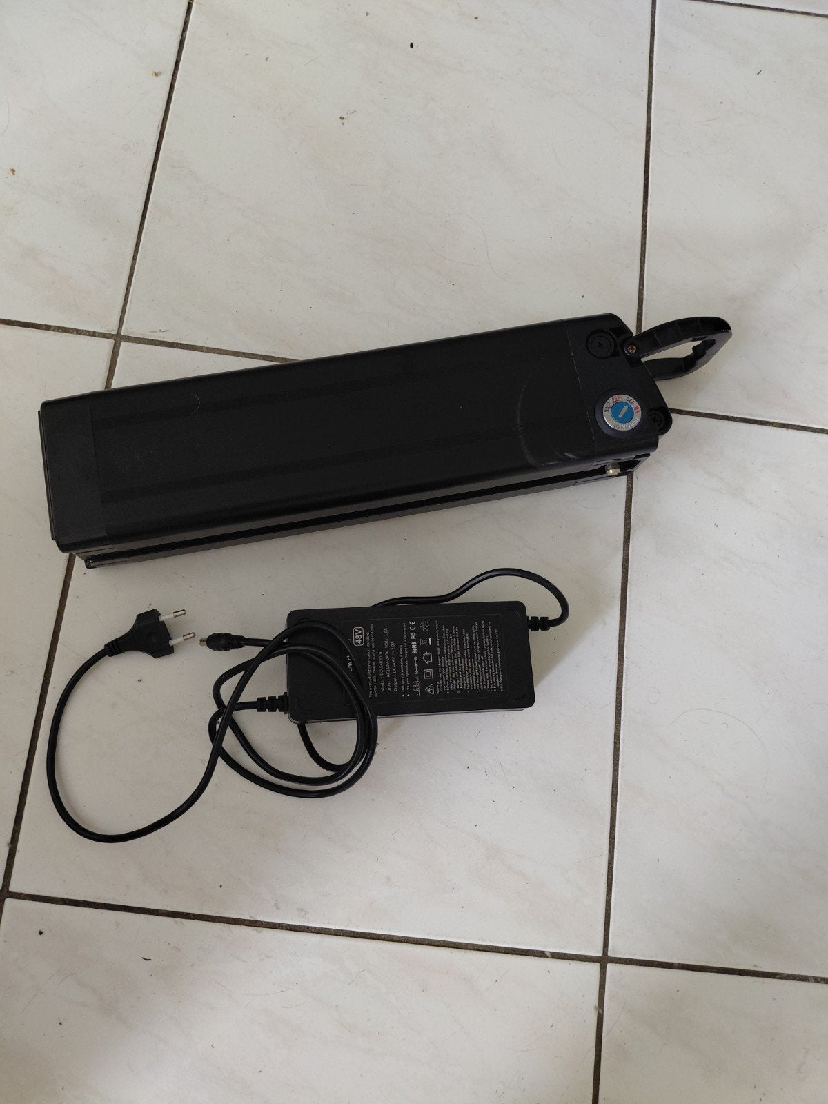 E-bike accu met oplader (36V 12.5Ah Li-ion), Ophalen of Verzenden, Gebruikt