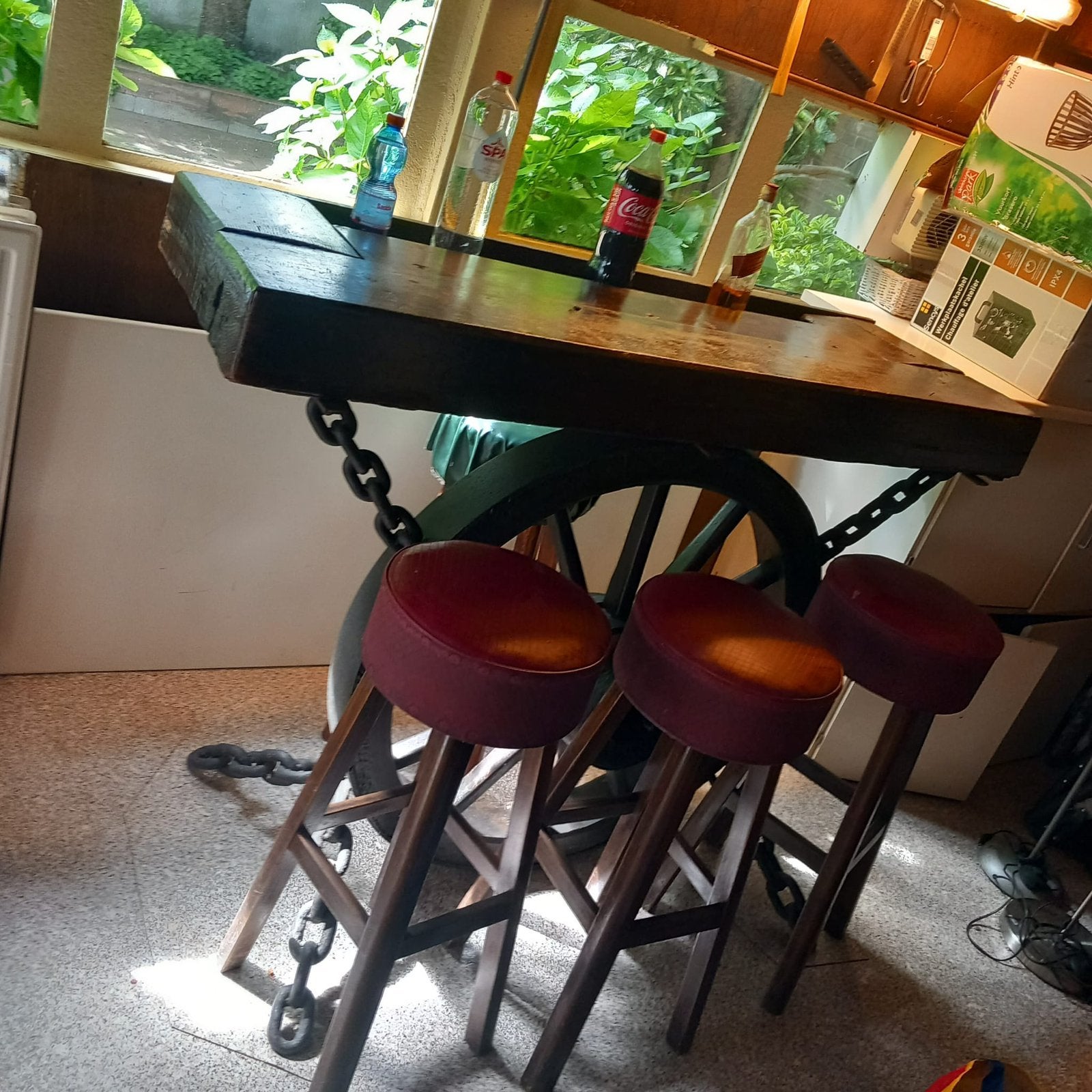 Robuuste houten bar karrenwiel (Ideaal voor Man Cave!), Ophalen, Gebruikt, Inclusief barstoelen