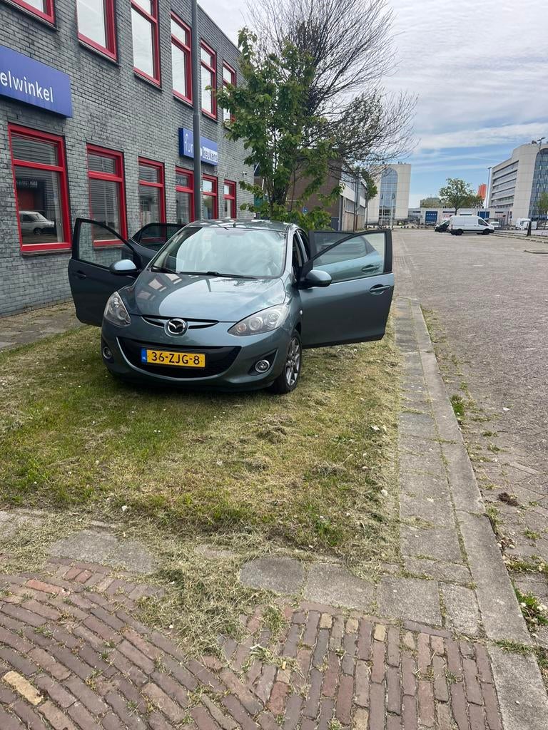Mazda 2 1.3 Bifuel 62KW 5DRS 2012 Grijs, Voorwielaandrijving, 37 €/maand, 4 cilinders, Handgeschakeld