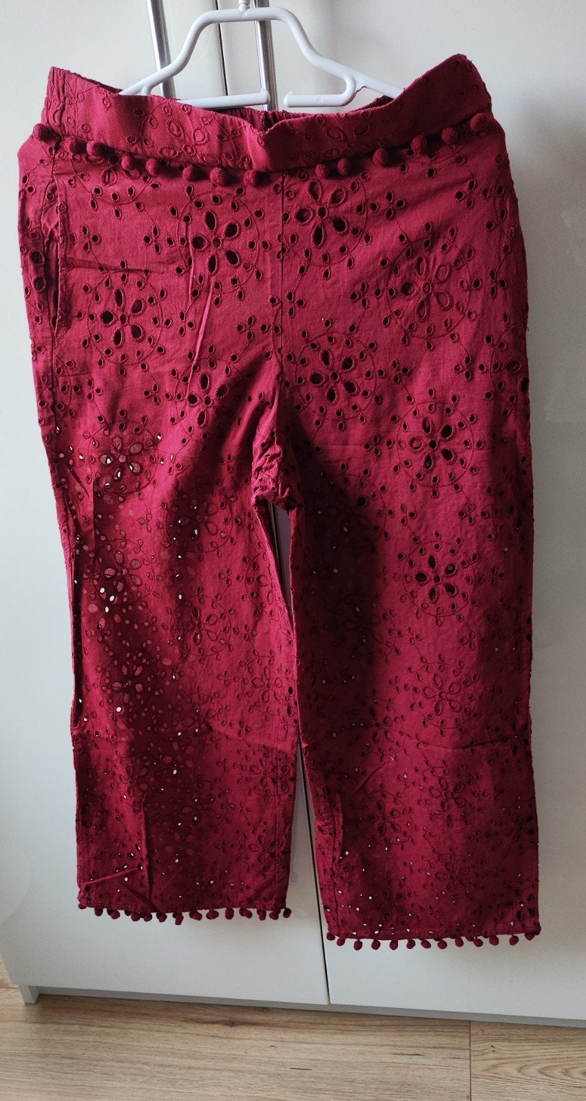 Rode moderne broek Maat XS Van Zara, Kleding | Dames, Broeken en Pantalons, Zara, Ophalen of Verzenden, Zo goed als nieuw, Maat 34 (XS) of kleiner