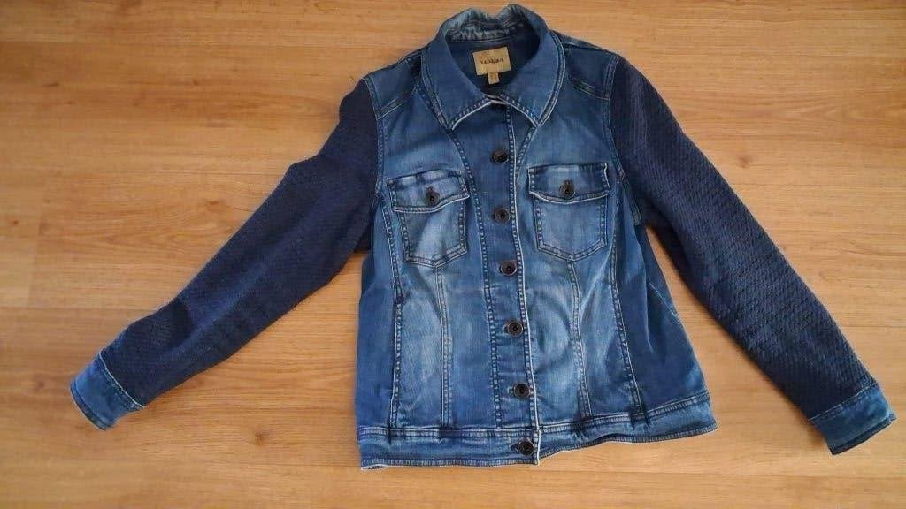 Koopje! Bandolera jeans jasje 42 stretch - nieuwstaat, Kleding | Dames, Jasjes, Kostuums en Pakken, Blauw, Maat 42/44 (L), Ophalen of Verzenden