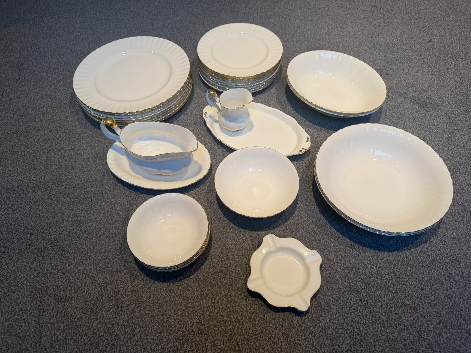 Royal Albert Val D’Or servies., Antiek en Kunst, Ophalen of Verzenden