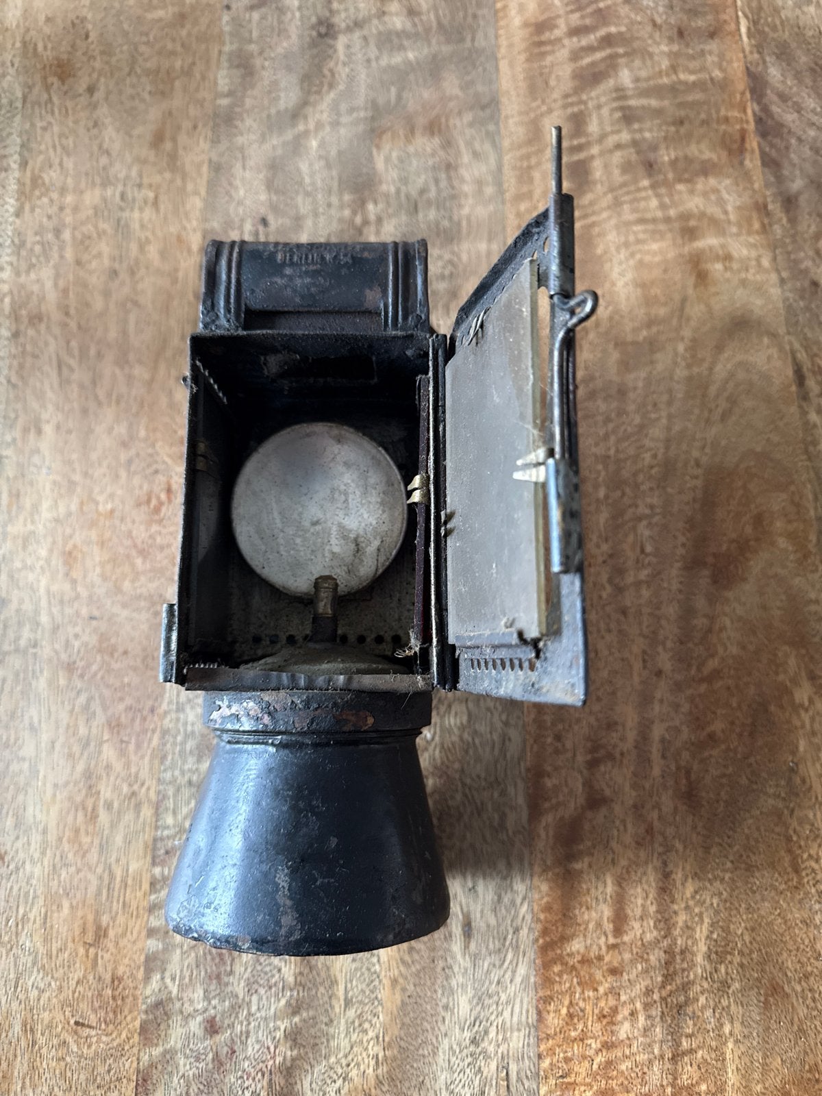 Antieke metalen seinlamp LEA Schulze Berlin W. 57, Ophalen
