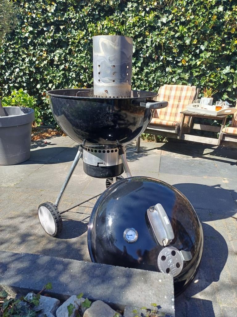 Weber BBQ met brikettenstarter, Tuin en Terras, Houtskoolbarbecues, Gebruikt, Met accessoires, Ophalen