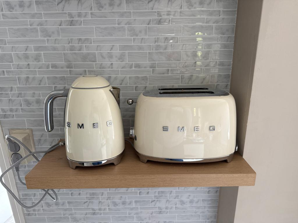 Smeg Waterkoker en Broodrooster Set - Crème, Ophalen, Zo goed als nieuw