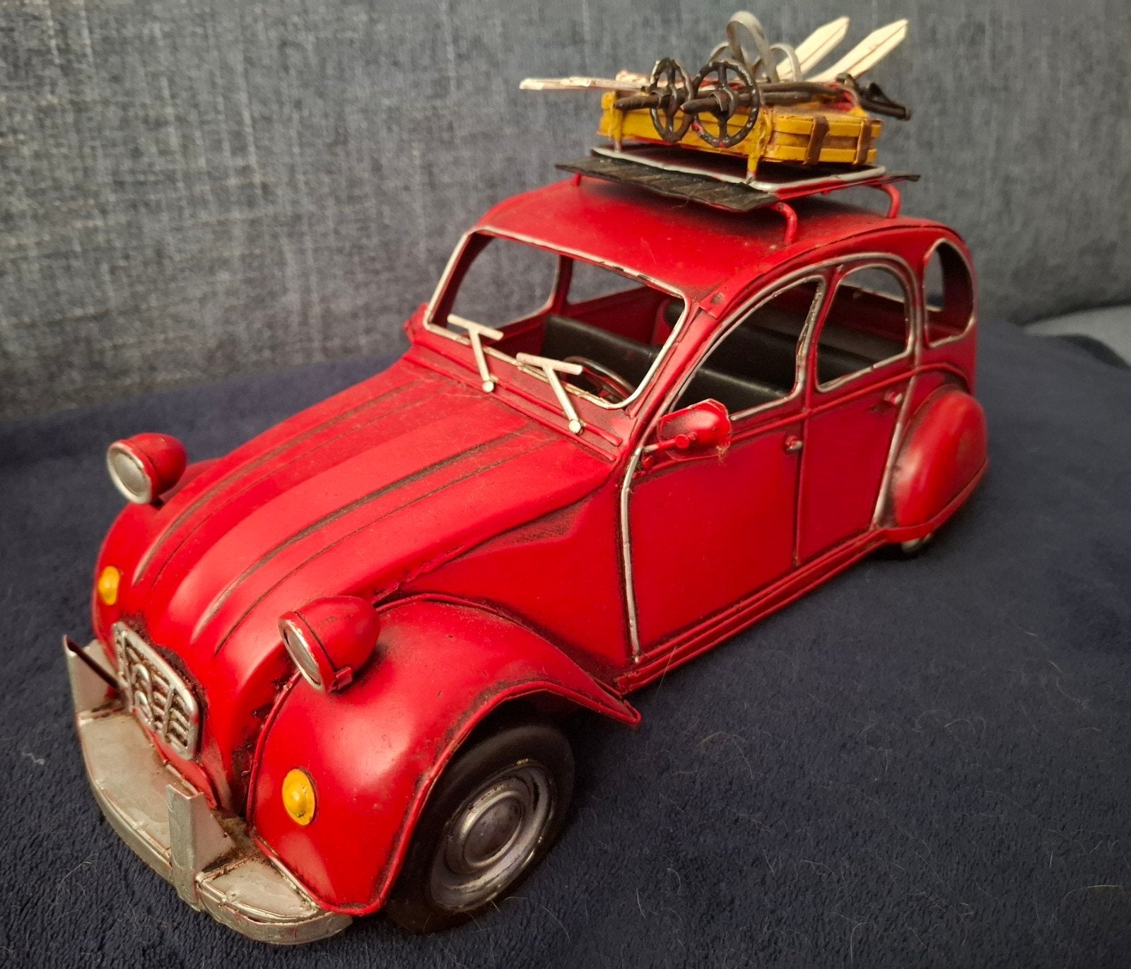 Citroën 2CV Surf,  groot blikken model. € 25,--, Hobby en Vrije tijd, Modelauto's | 1:24, Ophalen of Verzenden, Zo goed als nieuw