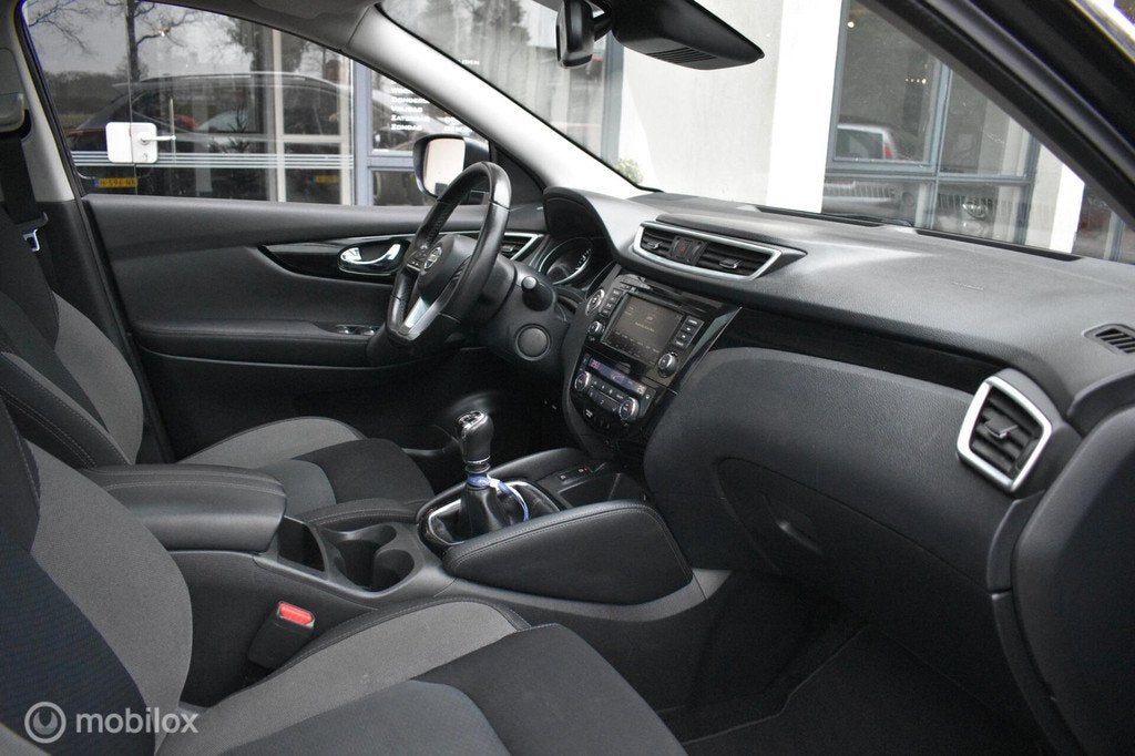 Nissan Qashqai 1.3 DIG-T N-Connecta 2020|Camera|LED|Panodak!, Auto's, Voorwielaandrijving, Euro 6, 4 cilinders, Zwart