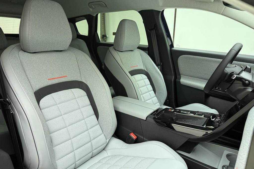 Citroen C5 Aircross Max Comfort Range 73 kWh Draadloos Apple, Automatische klimaatregeling, 213 pk, Grijs, 270 min