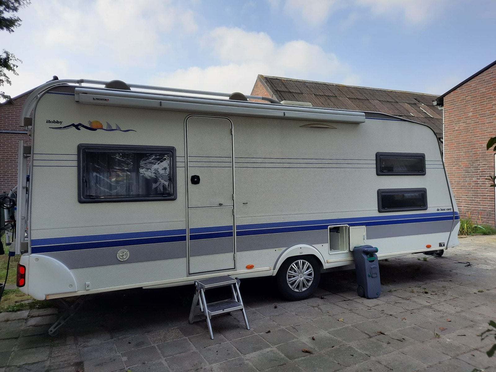 Hobby De Luxe Easy 460 UFe - Ruime en complete caravan, 2 aparte bedden, Rondzit, Hobby, Particulier