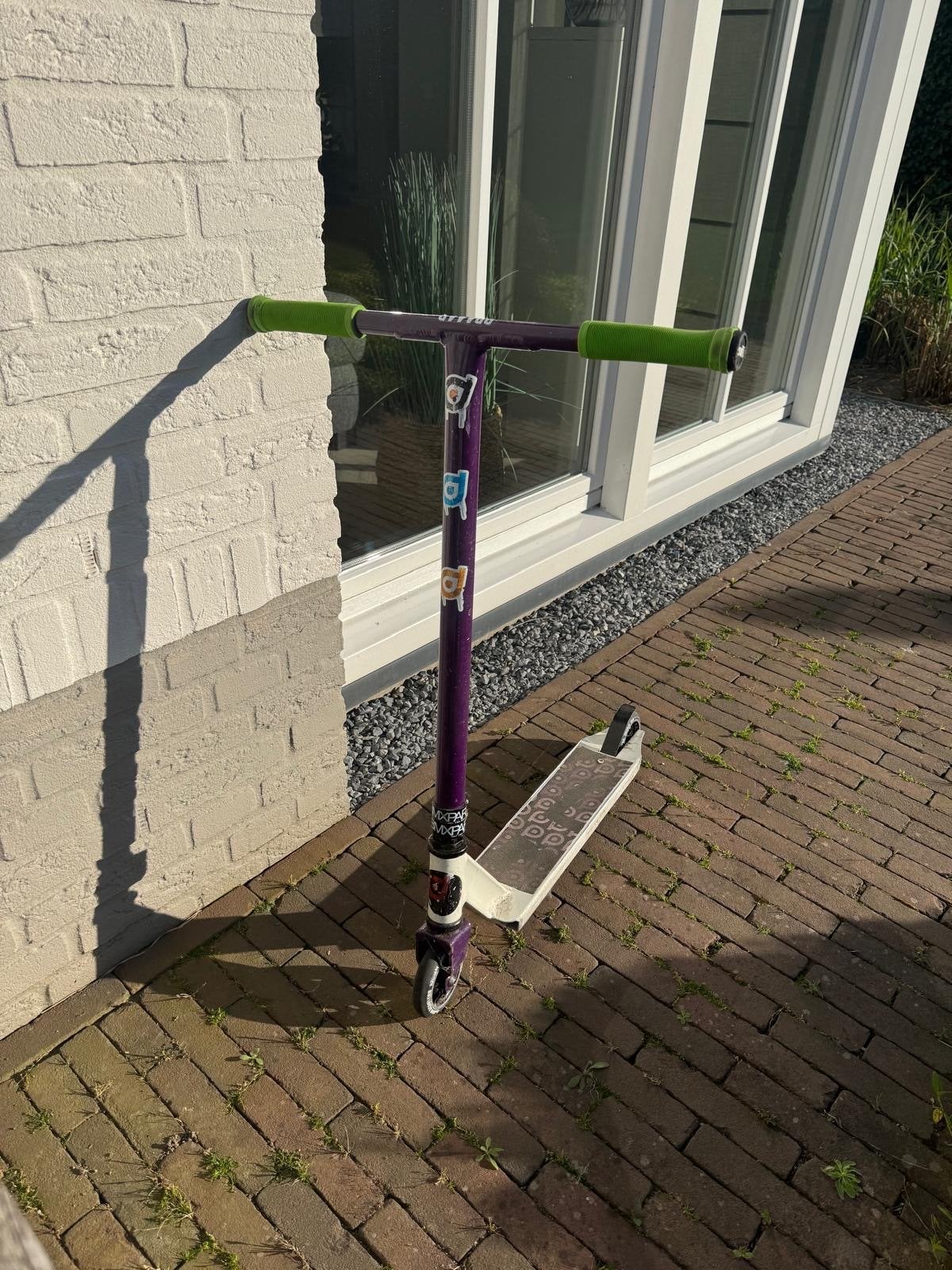 Crisp stuntstep met ODI handvaten en District grip, Fietsen en Brommers, Steps, Gebruikt, Overige typen, Ophalen