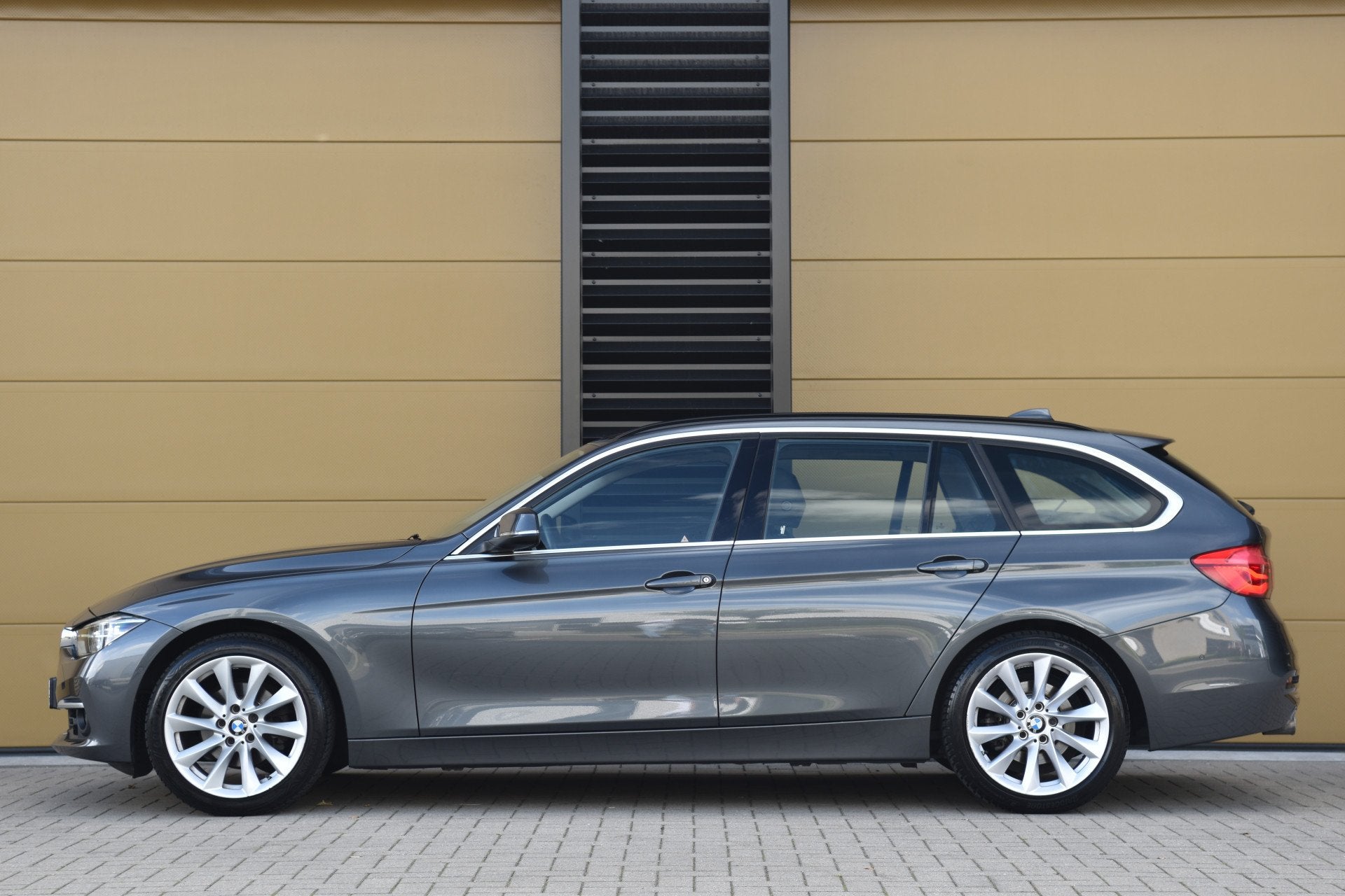 BMW 3 Serie Touring 318i Executive * Luxuryline * Hifi * Spo, Automaat, Gebruikt, Met garantie (alle), 1465 kg