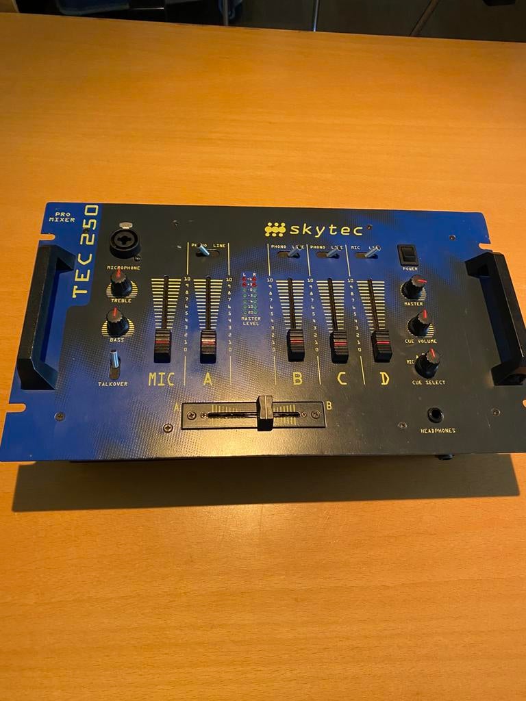 Skytec tec 250, 5 kanaals mengpaneel mixer, Muziek en Instrumenten, Mengpanelen, Ophalen of Verzenden, Gebruikt