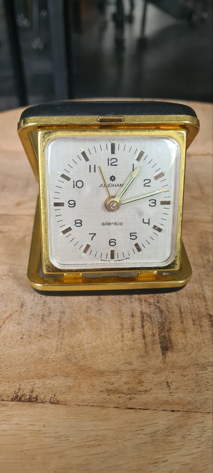 Junghans sillence reisklok, Ophalen