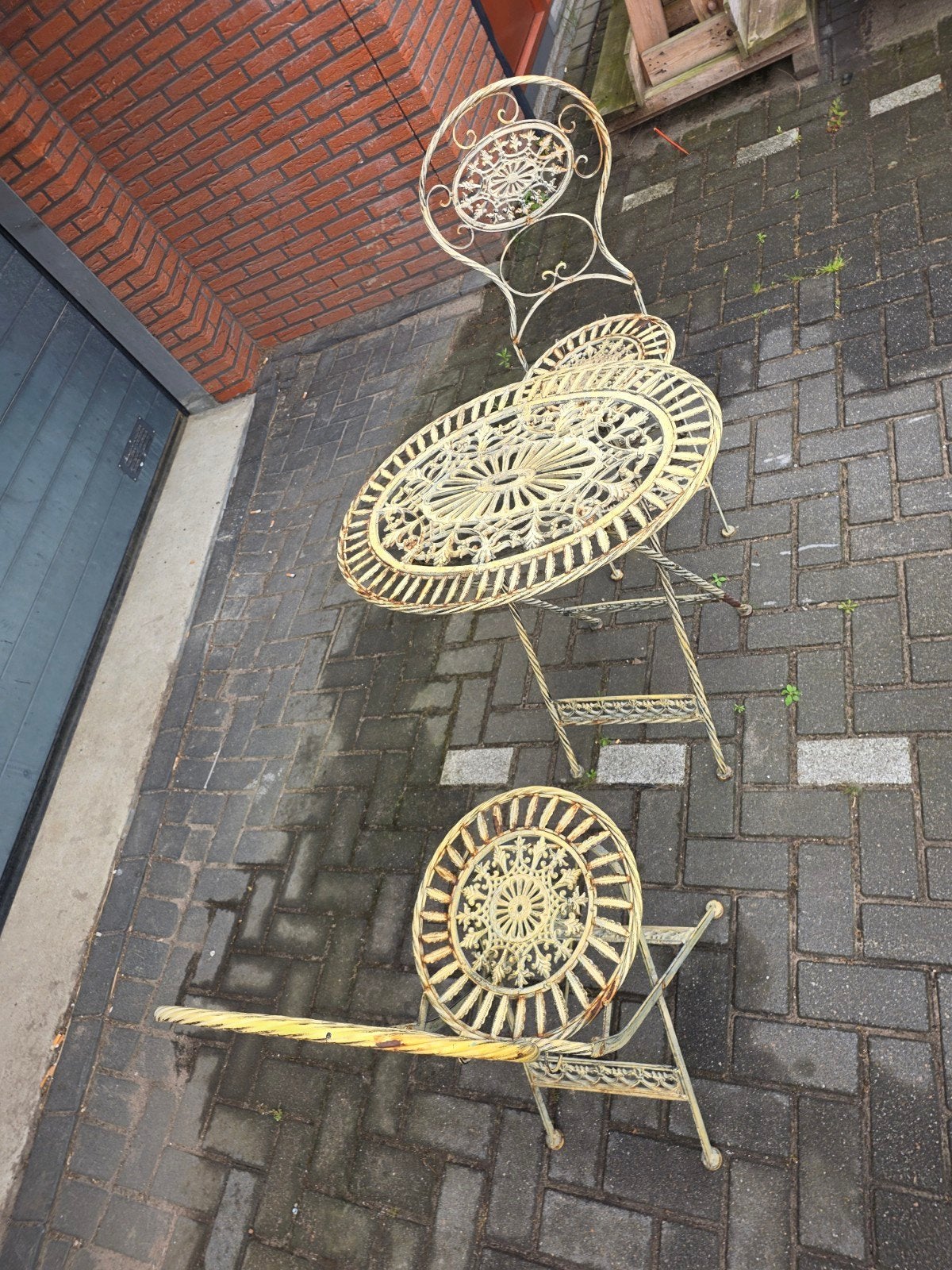 Antieke gietijzeren bistroset - tafel met 2 stoelen, Overige materialen, Gebruikt, Tuinset, Eettafel