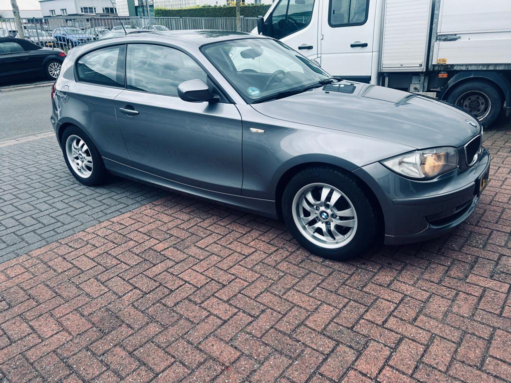 BMW 1-Serie 2.0 D 120 3DR 2011 Grijs, Auto's, BMW, Achterwielaandrijving, 1995 cc, 1340 kg, 4 cilinders