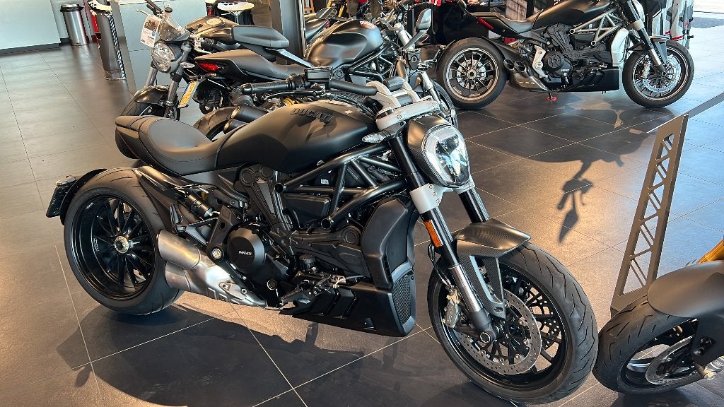 Te koop: Originele Ducati XDiavel Dark 2022 koplamp houder, Ophalen, Nieuw