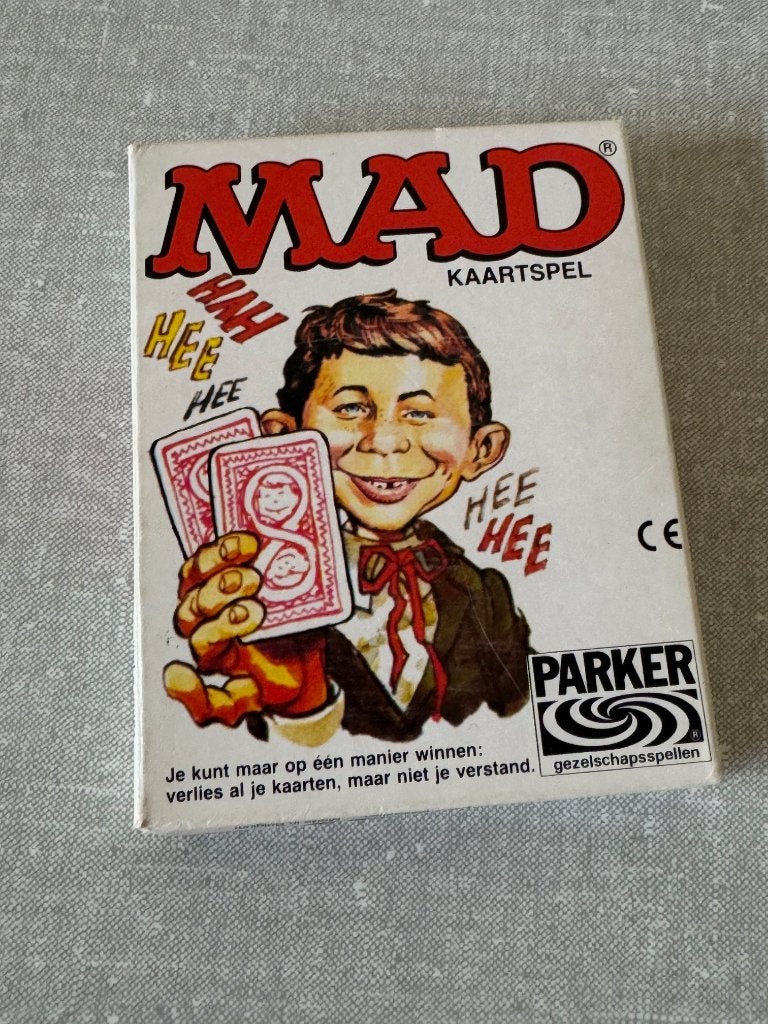 In NIEUWSTAAT mad kaart spel van Parker / Clipper. COMPLEET, Hobby en Vrije tijd, Gezelschapsspellen | Kaartspellen, Een of twee spelers