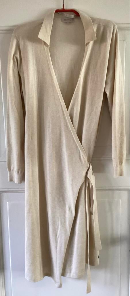 Mooie Zusss wikkeljurk - Comfortabel en stijlvol, Kleding | Dames, Jurken, Beige, Maat 46/48 (XL) of groter, Ophalen of Verzenden