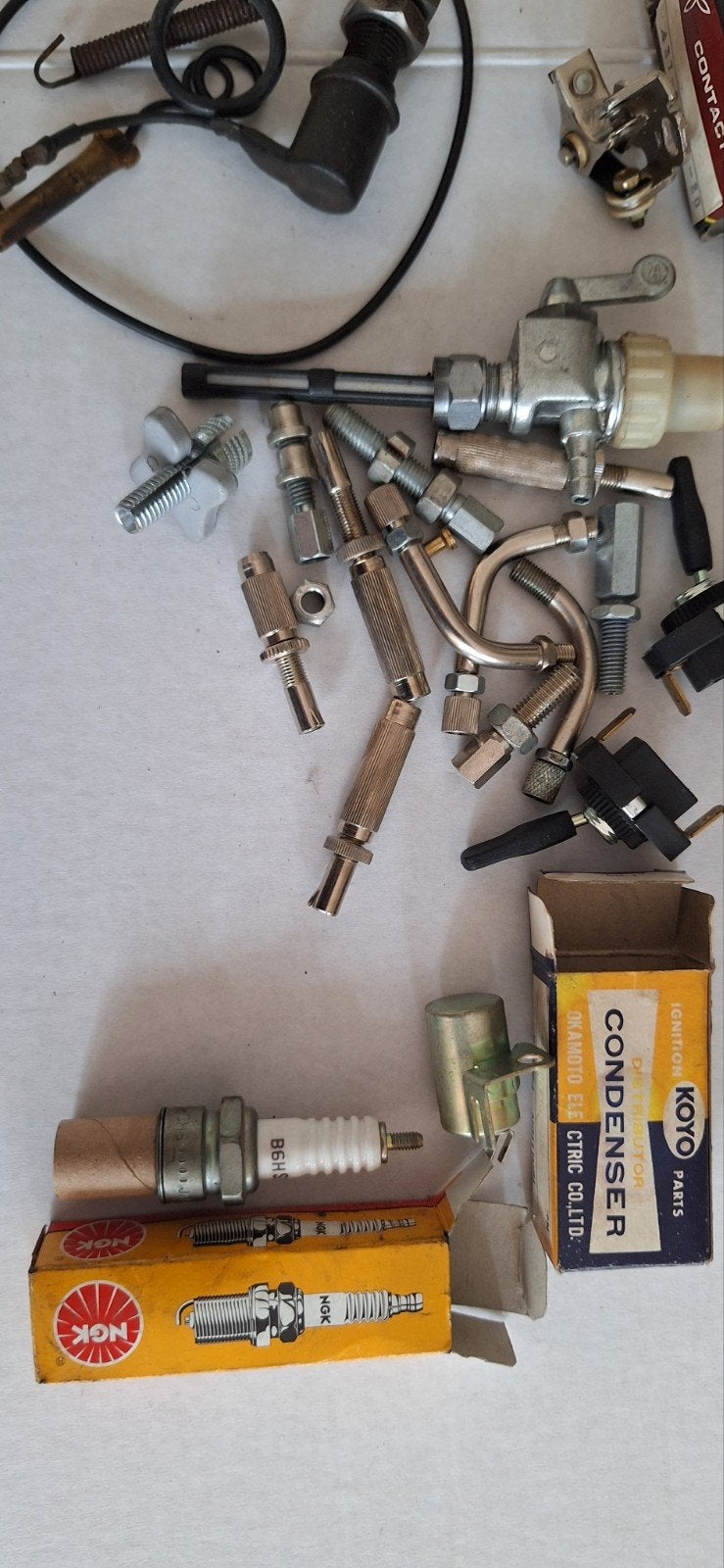 Diverse brommeronderdelen: bougies, contactpunten, etc., Fietsen en Brommers, Ophalen of Verzenden, Gebruikt, Overige typen, NGK, Koyo, Daichi