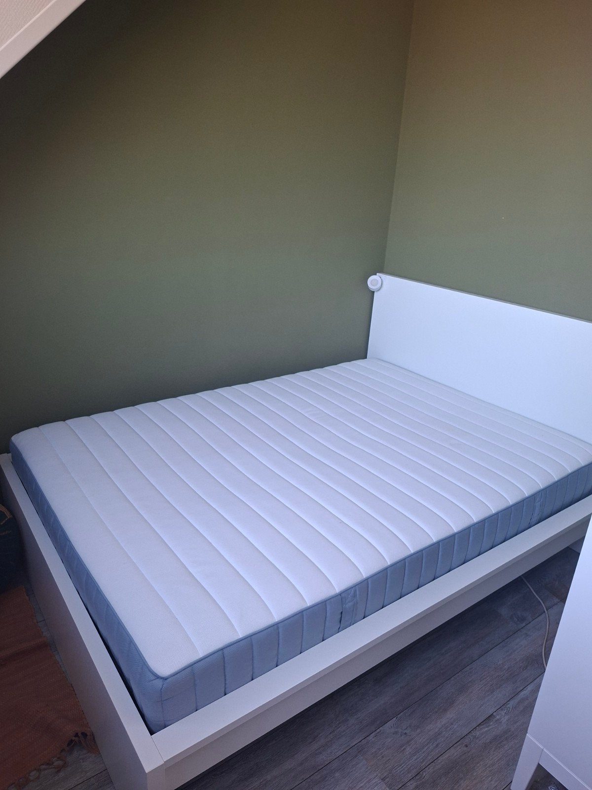 ikea bed MALM, Huis en Inrichting, Slaapkamer | Bedden, Zo goed als nieuw, Tweepersoons, 140 cm, 200 cm, Hout, Wit, Ophalen