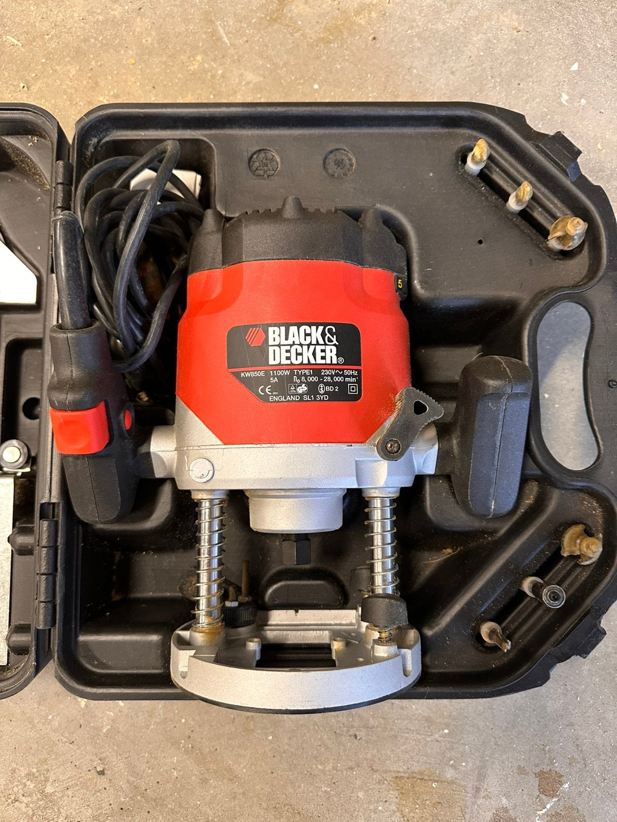 Black&Decker Bovenfrees, Doe-het-zelf en Verbouw, Gereedschap | Freesmachines, Ophalen, Zo goed als nieuw, Elektrisch, Bovenfrees