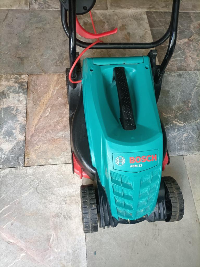 Bosch ARM 32 elektrische grasmaaier, Cirkelmaaier, Gebruikt, Elektrische grasmaaier, Ophalen of Verzenden