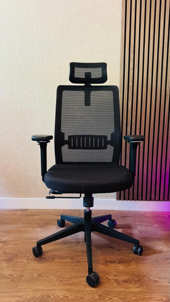 Ergonomische bureaustoel met foofdsteun en lendensteun, Zwart, Ophalen of Verzenden, Zo goed als nieuw, Bureaustoel
