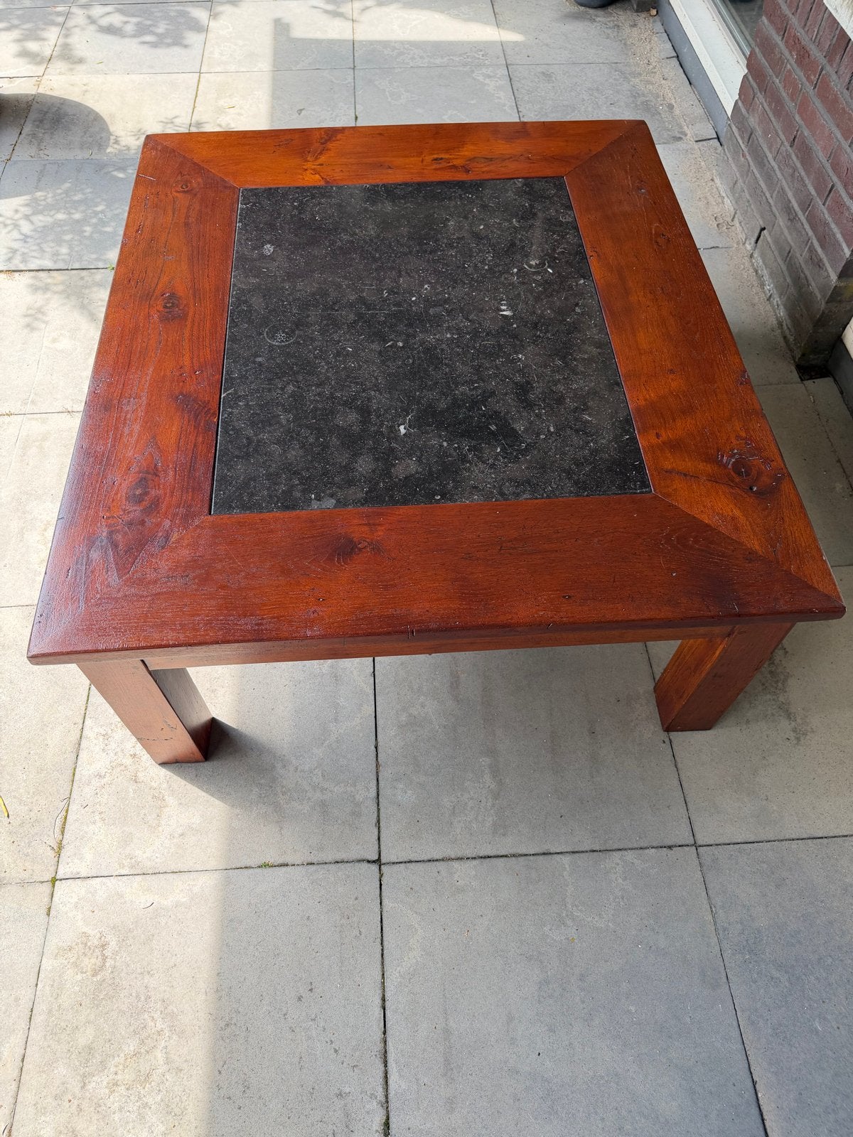 Houten salontafel met Belgisch hardsteen blad., Ophalen, Gebruikt, 100 tot 150 cm, Minder dan 50 cm