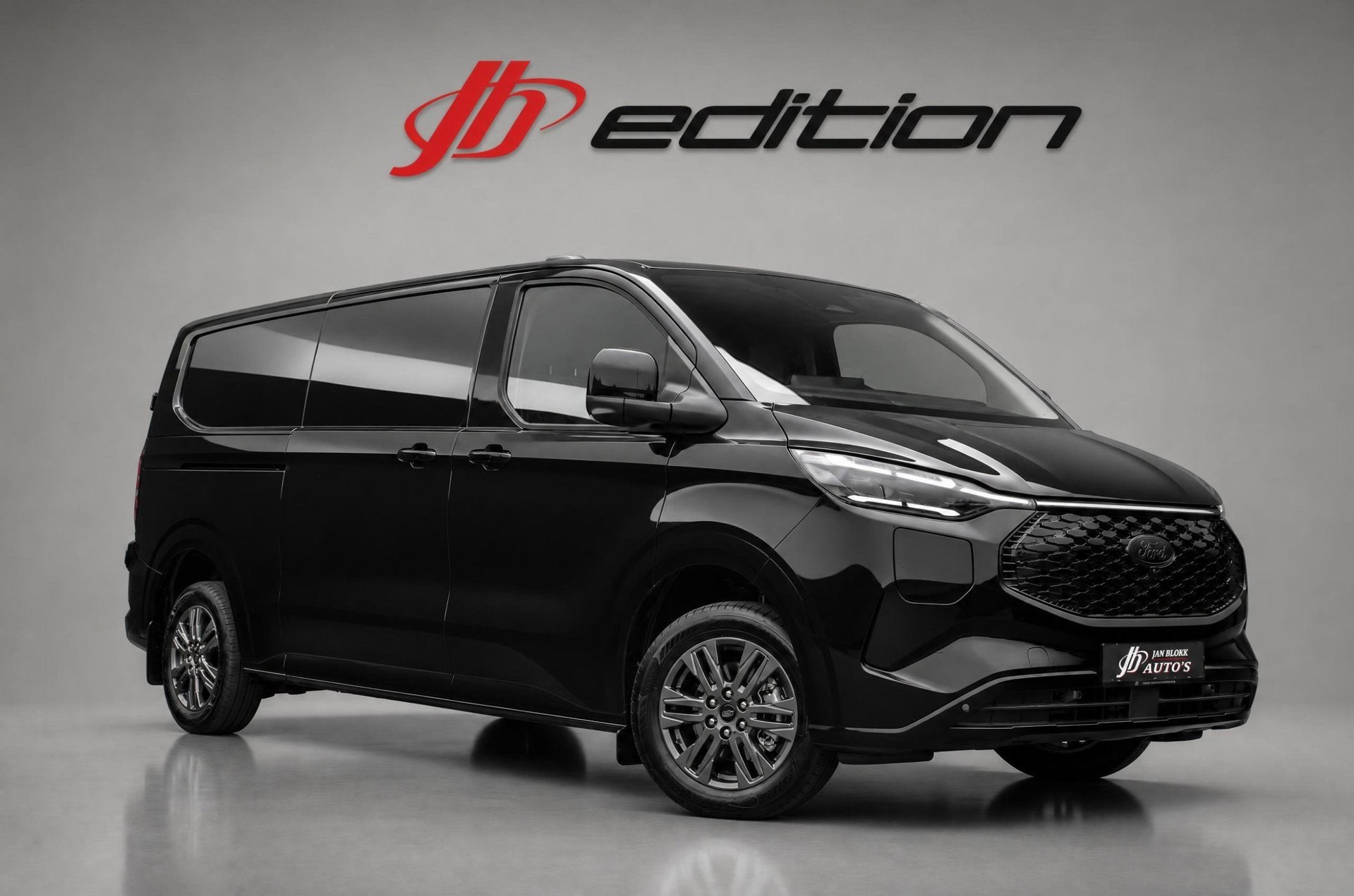 Ford E-Transit Cust. 340 L2H1 Limited 71kWh 218PK / 360 CAME, Auto's, Automaat, Dealer onderhouden, Zwart, Automatische klimaatregeling