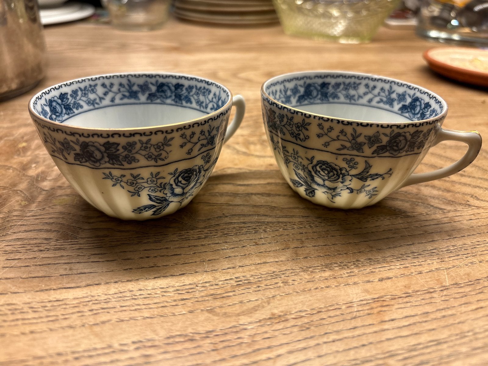 Set van 2 antieke Japanse theekopjes, blauw-wit bloemmotief, Ophalen