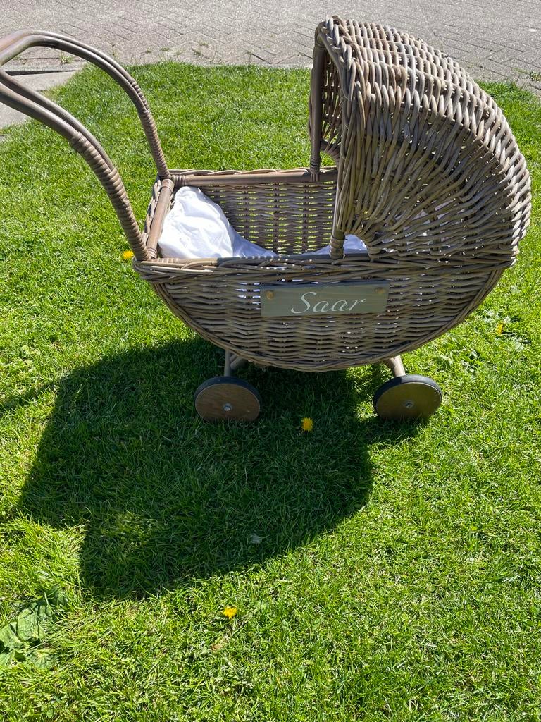 Rotan poppenwagen - Super leuk cadeau!, Ophalen of Verzenden, Gebruikt, Meisje