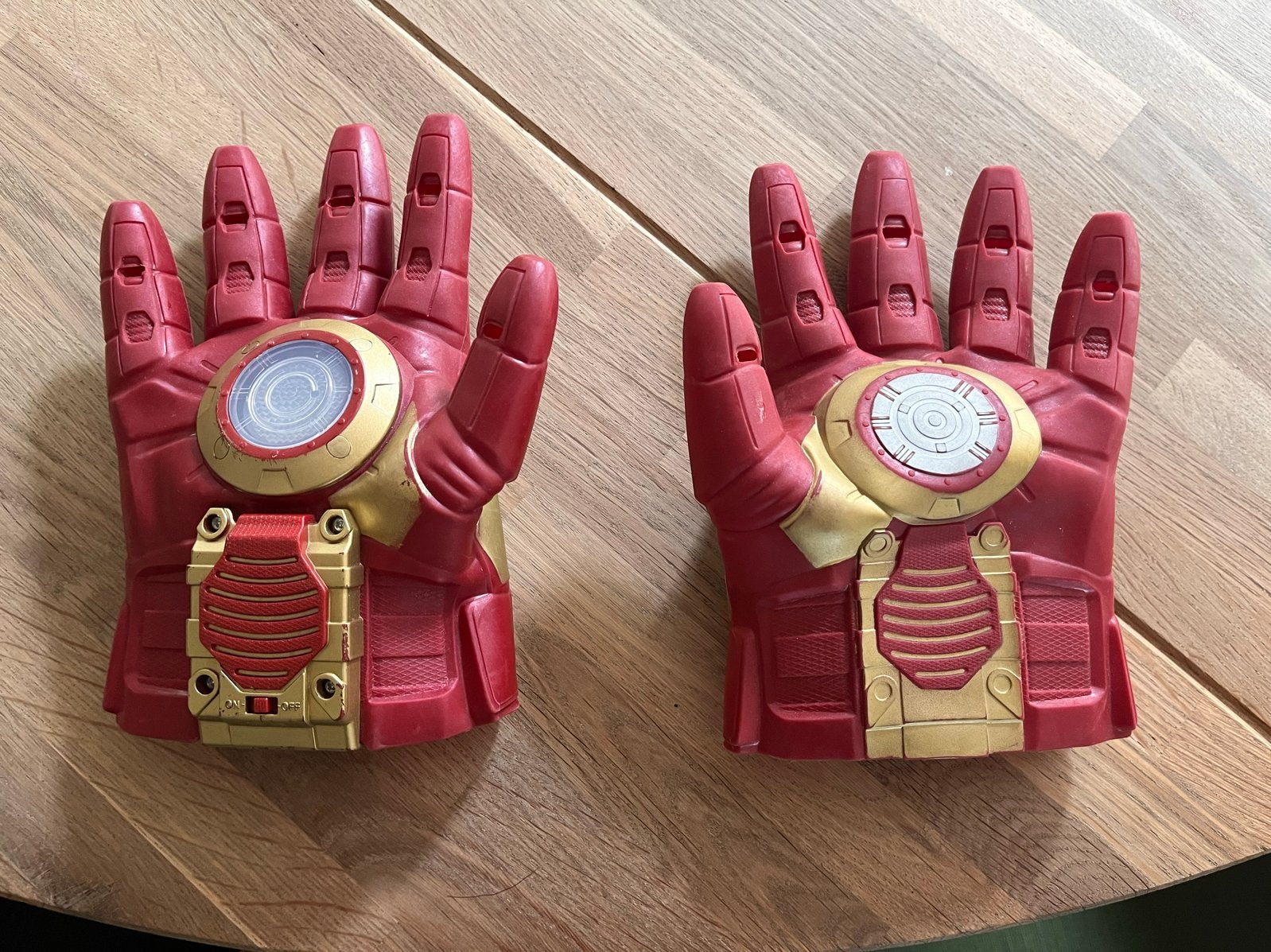 Hasbro Avengers Iron Man Arc FX handschoenen, Ophalen of Verzenden, Gebruikt