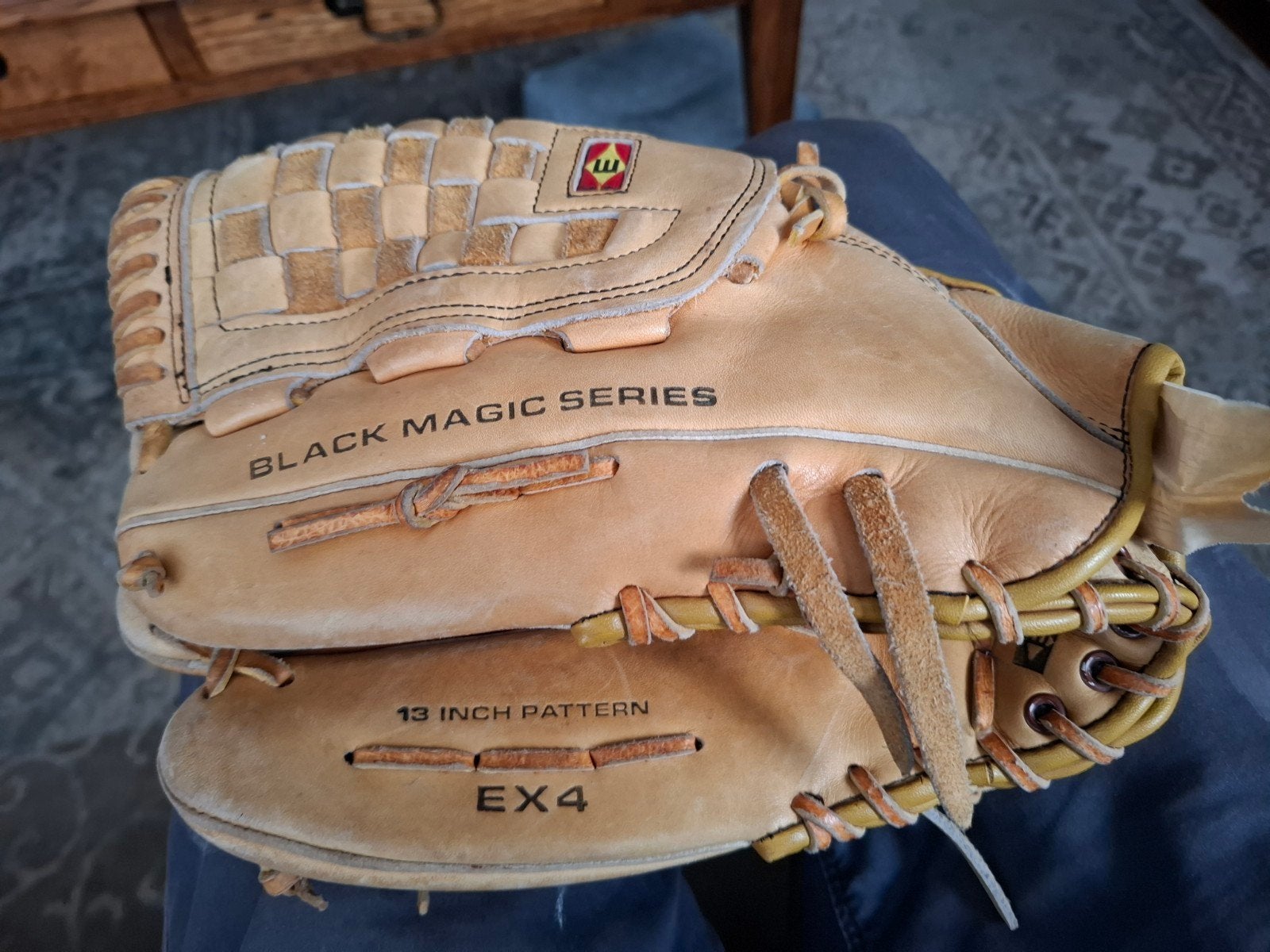 Easton Black Magic Series Honkbalhandschoen (links, 13 inch), Ophalen of Verzenden