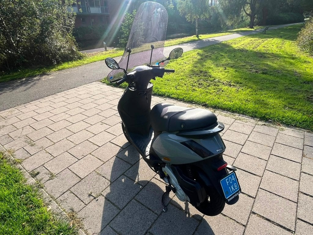 Foto 7 van Piaggio Zip 4T 2012 | Slechts 9.476 km | Zeer nette staat