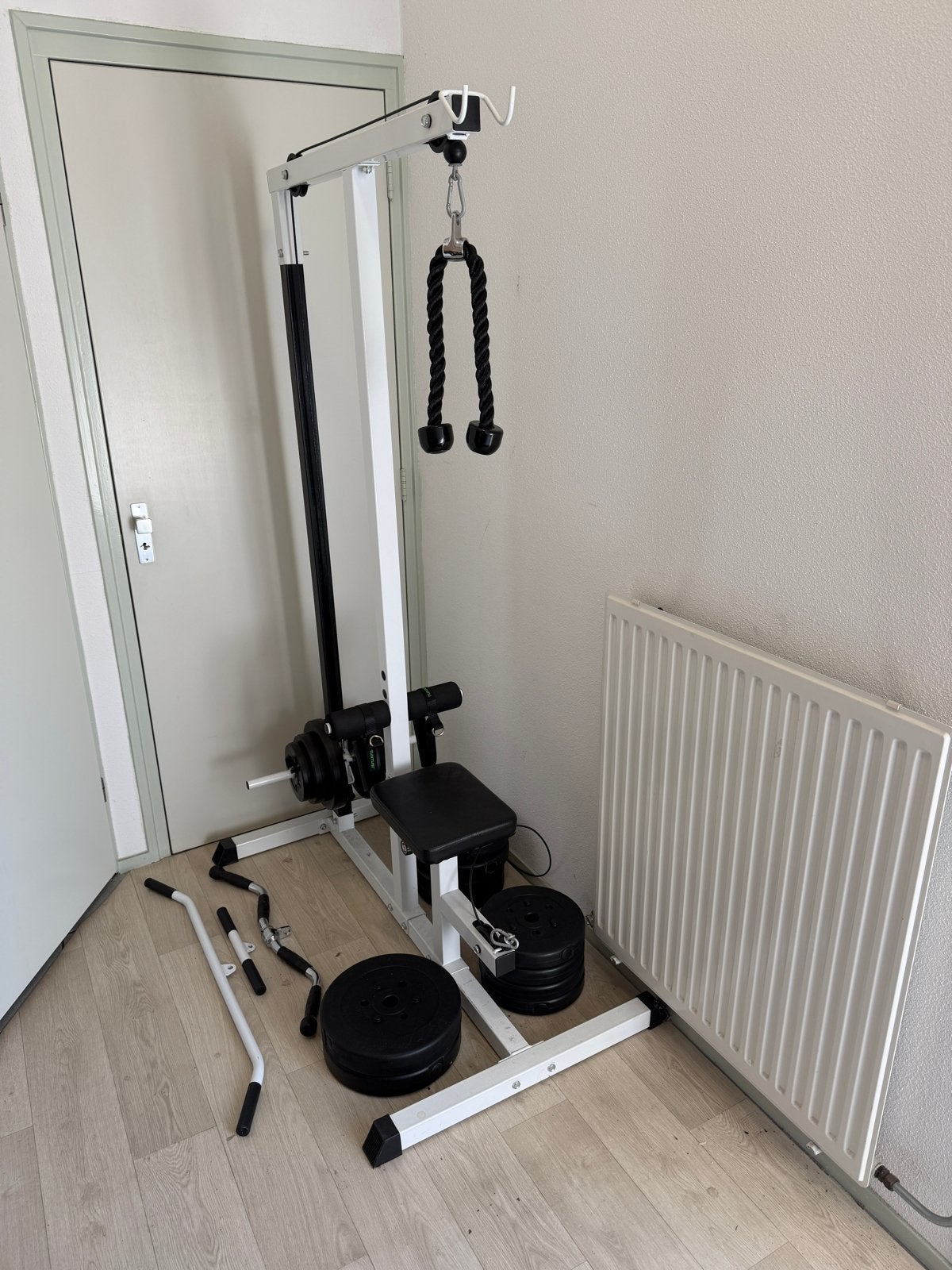 Lat Pulley Station + 85 kg gewichten + diverse accessoires, Sport en Fitness, Fitnessapparatuur, Gebruikt, Krachtstation, Armen