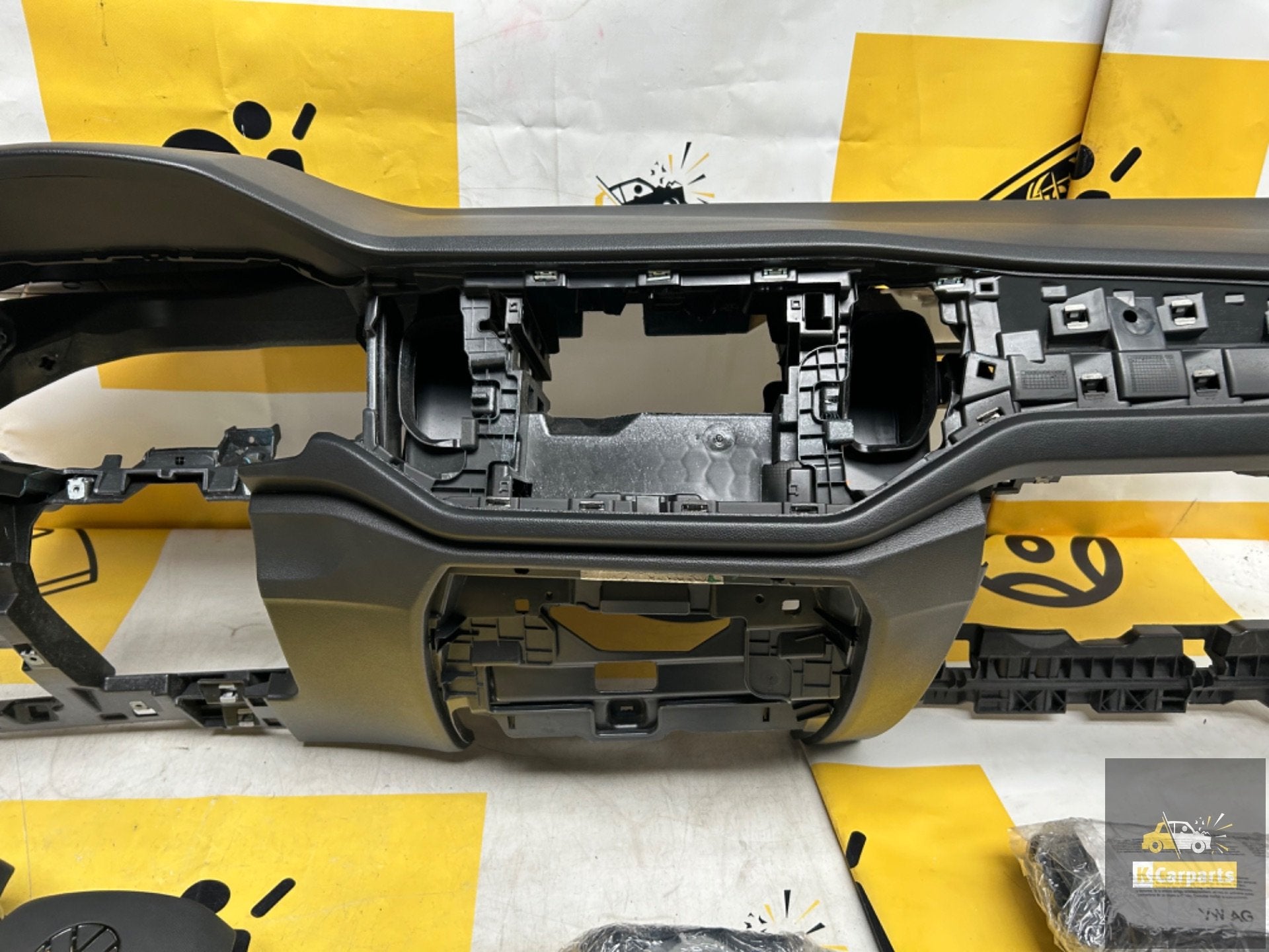 Volkswagen T-roc Dashboard set 2017-Heden 2GA857008 Facelift, Gebruikt, Volkswagen, Volkswagen AG, Berliner Ring 2
38440  Wolfsburg, DE