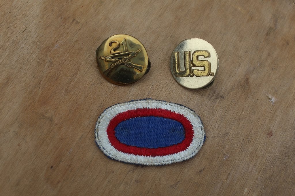 = US 11th Airborne Oval & Collar Badges 21th Infantry =, Ophalen of Verzenden, Amerika, Embleem of Badge