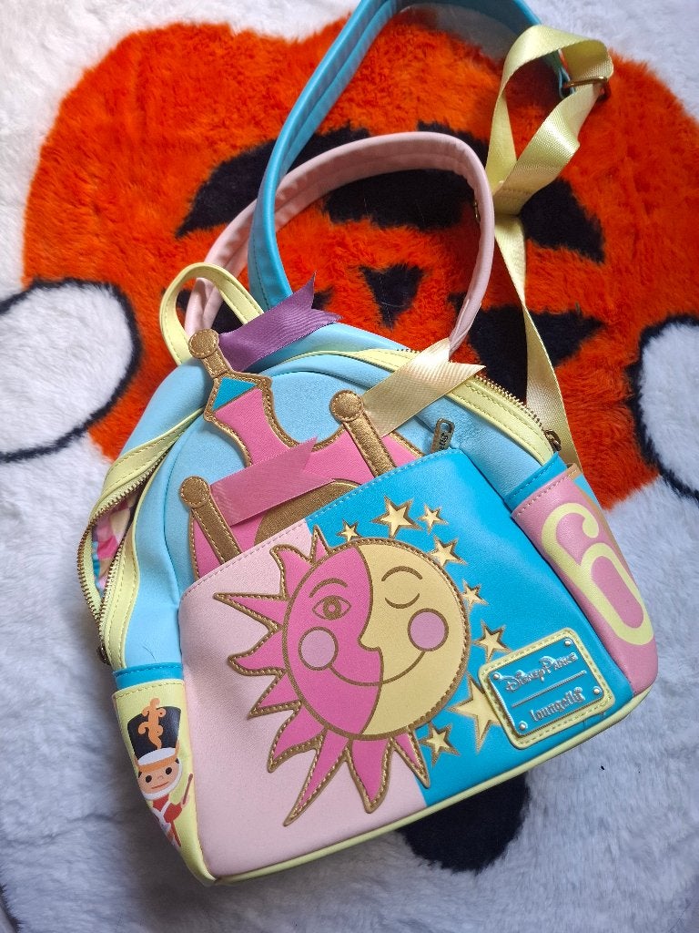 Small World Loungefly bag, Ophalen of Verzenden, Overige figuren, Gebruikt, Tas, Koffer of Zak