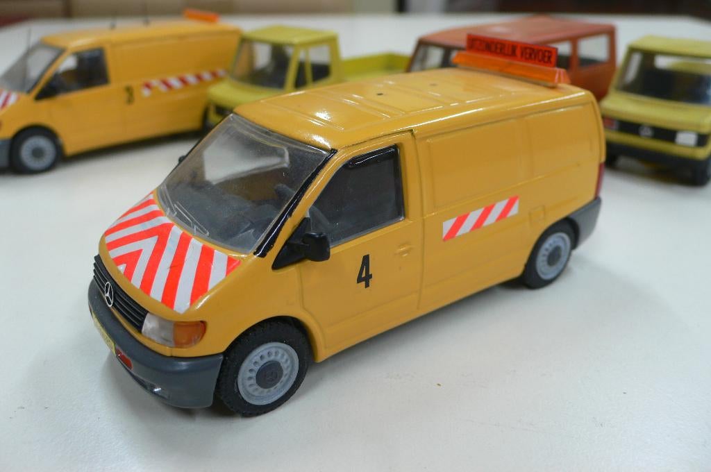 mercedes vito-UITZONDERLIJK VERVOER - nzg  1/43-AANBIEDING!!, Hobby en Vrije tijd, Modelauto's | 1:43, Verzenden, Zo goed als nieuw